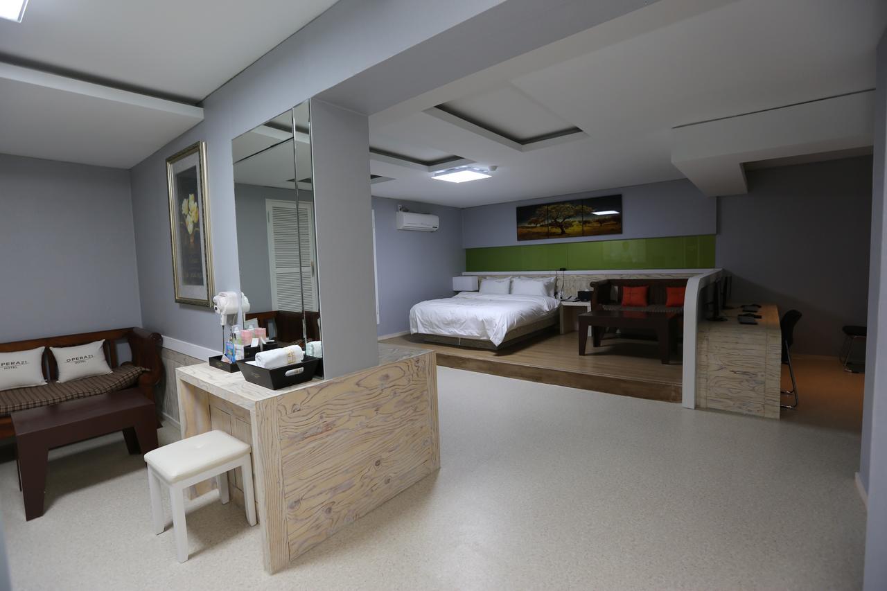 Jeonju Opera 21 Hotel Bagian luar foto