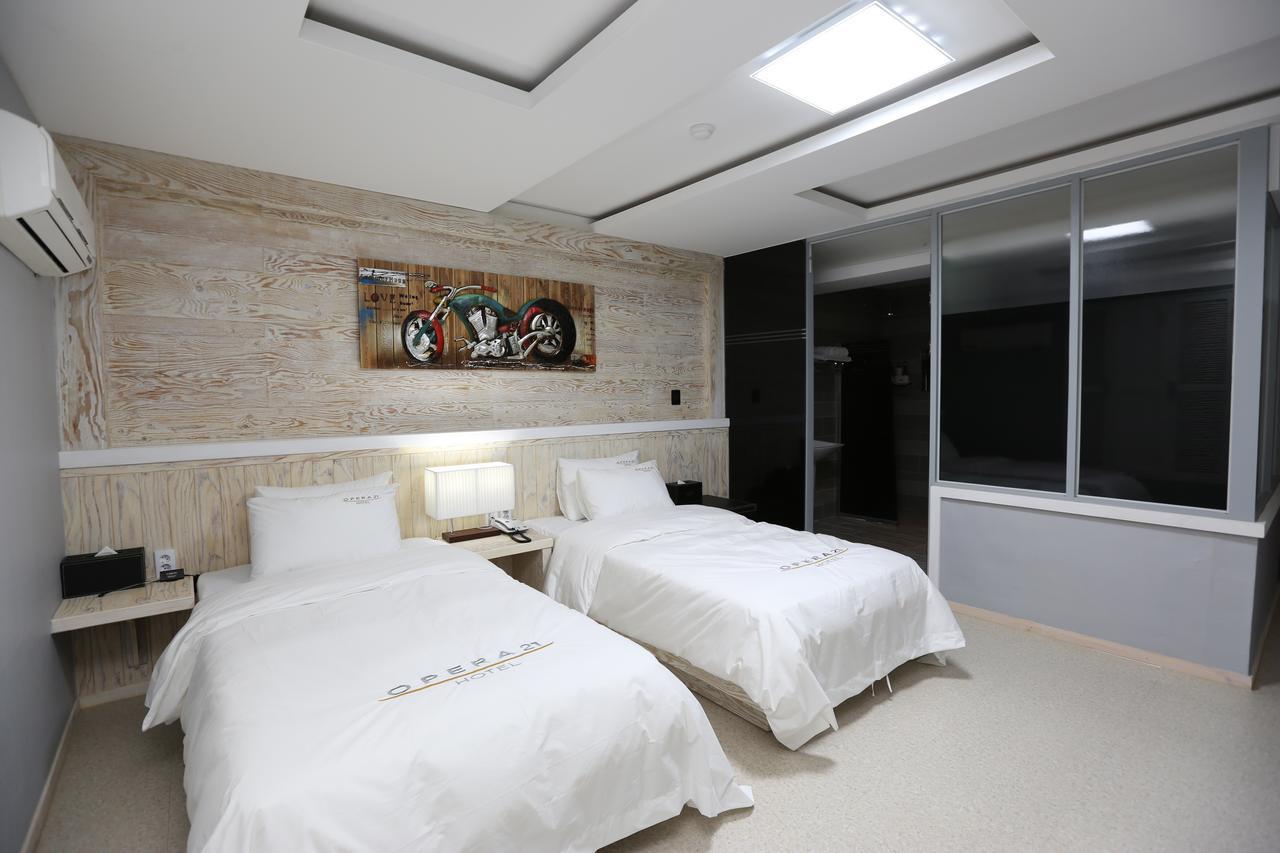 Jeonju Opera 21 Hotel Bagian luar foto